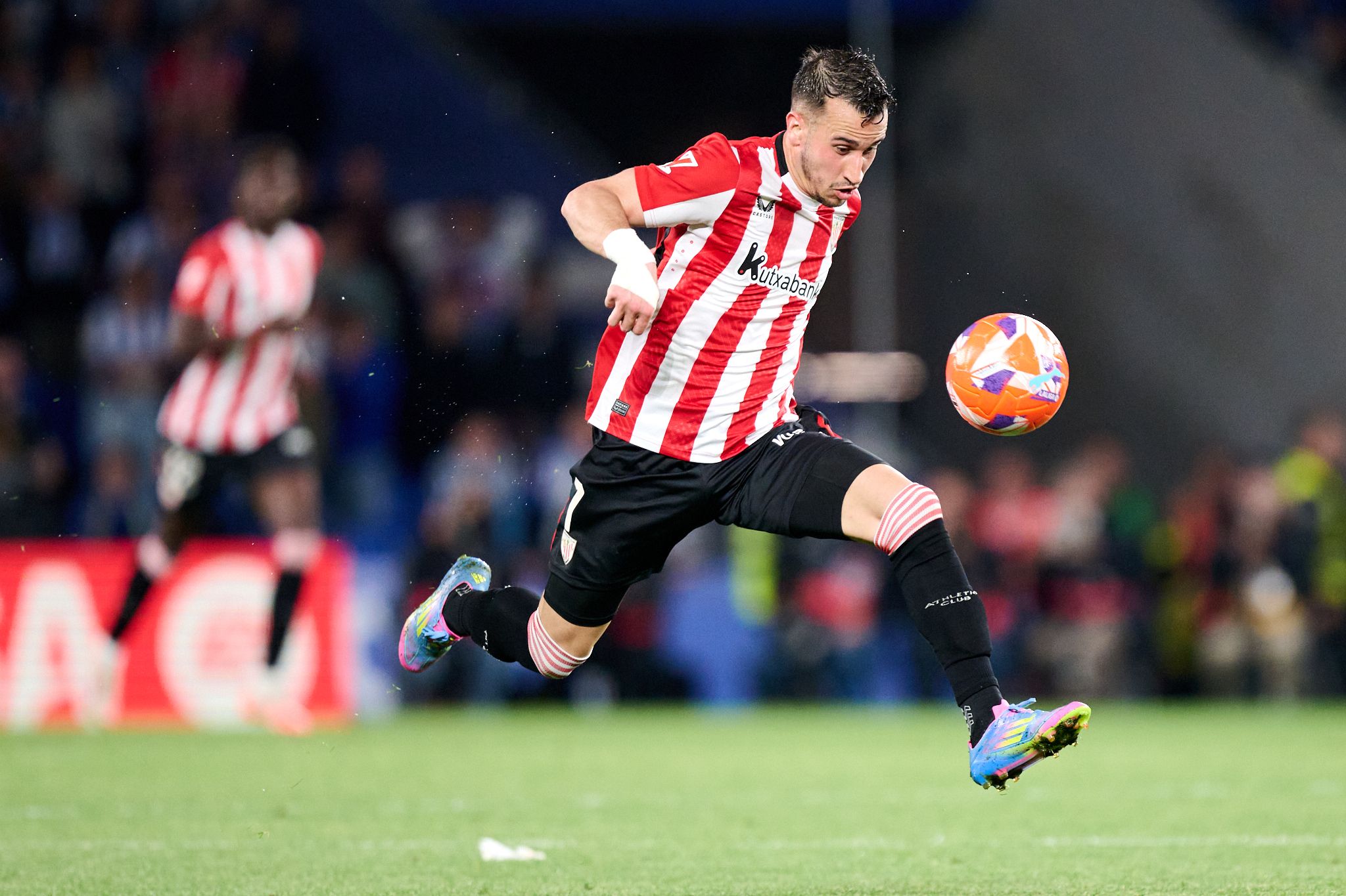 卫冕冠军巴, 周一凌晨, 对于关注安