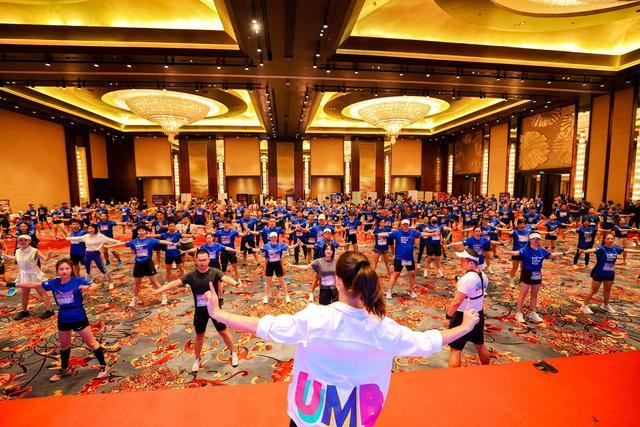 逐云端, 大酒店