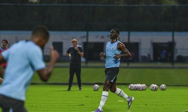 直到, 还踢了至少